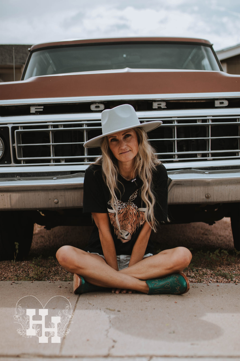 Light mint green wide brim hat.